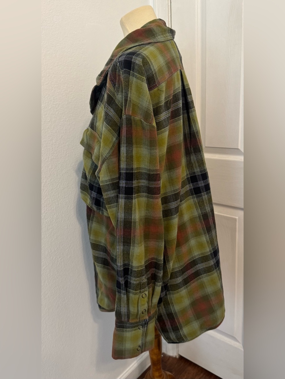 We The Free Izzie Cargo Shirt Plaid Flannel Shacket Grunge Oversized Olive Large - Picture 2 of 11